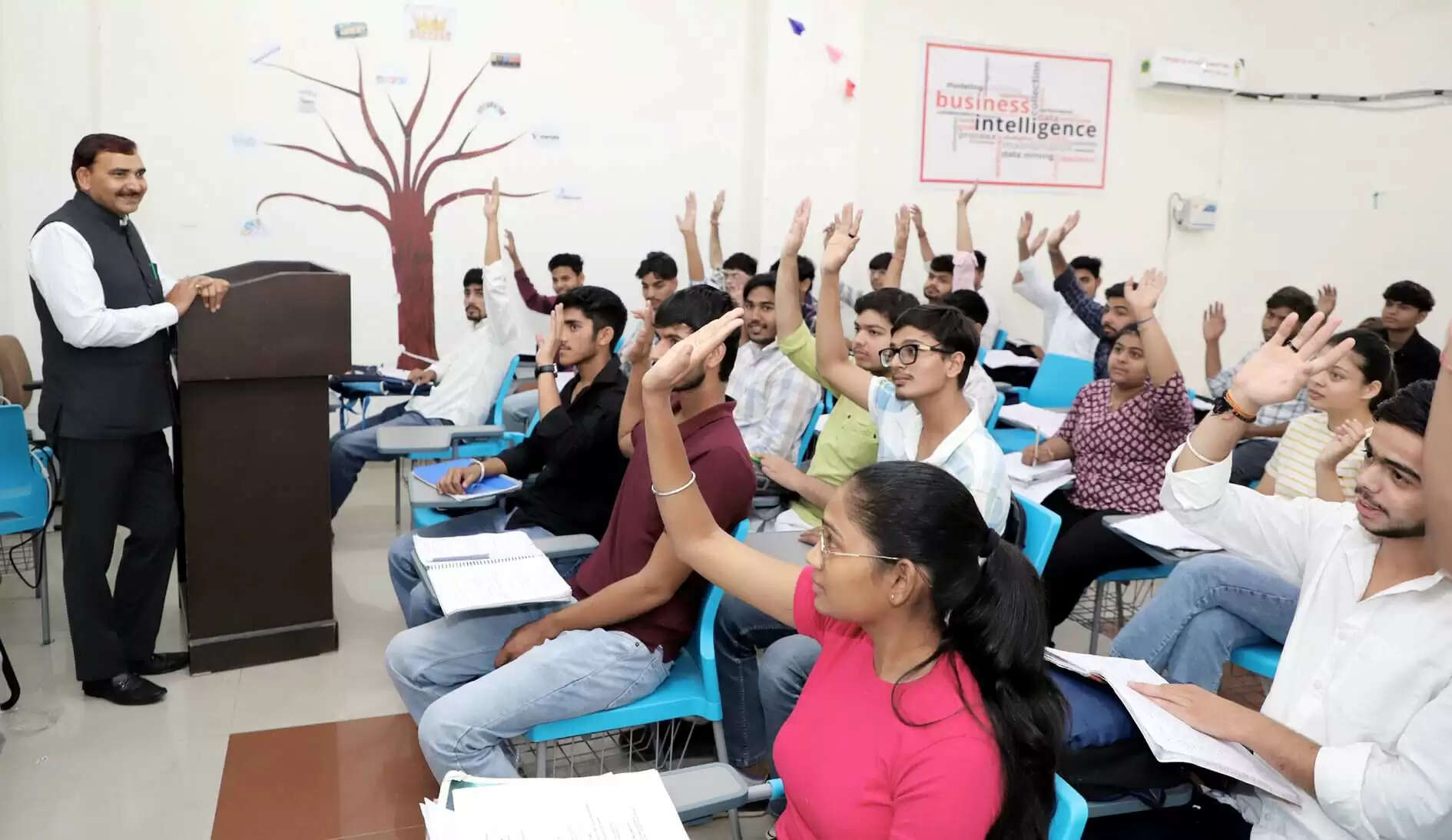 हिसार : नियमित रूप से कक्षाओं में आकर अध्ययन को पूरा समय दें विद्यार्थी : नरसी राम बिश्नोई