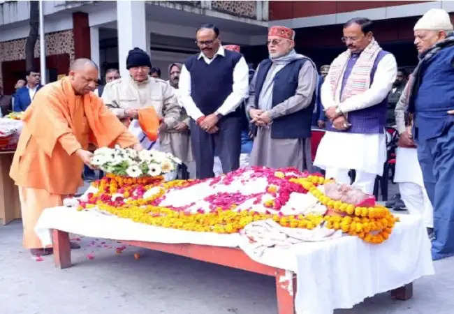 उप्र: मुख्यमंत्री योगी और भूपेंद्र चौधरी समेत कई भाजपा नेताओं ने हृदयनाथ सिंह को श्रद्धांजलि अर्पित की