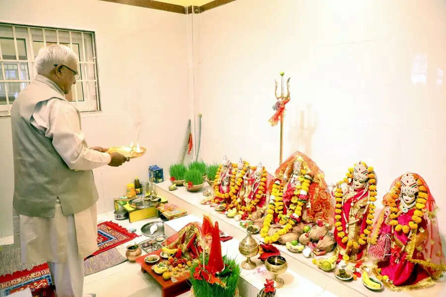 राज्यपाल पटेल ने रामनवमी पर लोकभवन मंदिर में की पूजा-अर्चना