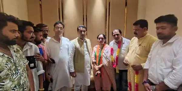 जूथाना अपर की पूर्व सरपंच अनुराधा ठाकुर समर्थकों सहित भाजपा में शामिल