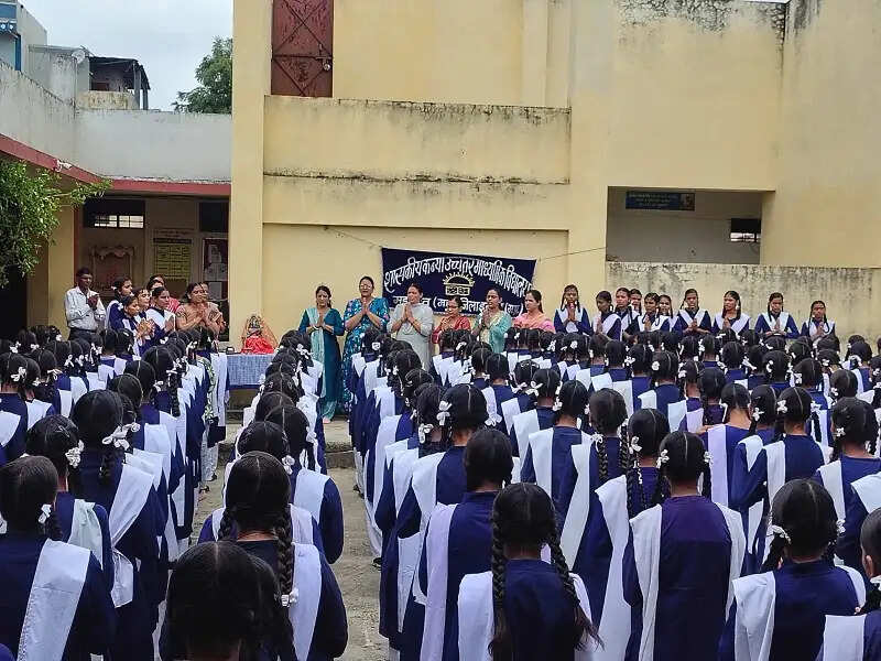मप्रः 3,553 शासकीय स्कूलों के विद्यार्थियों ने 274 सांदीपनि विद्यालयों का किया शैक्षणिक भ्रमण