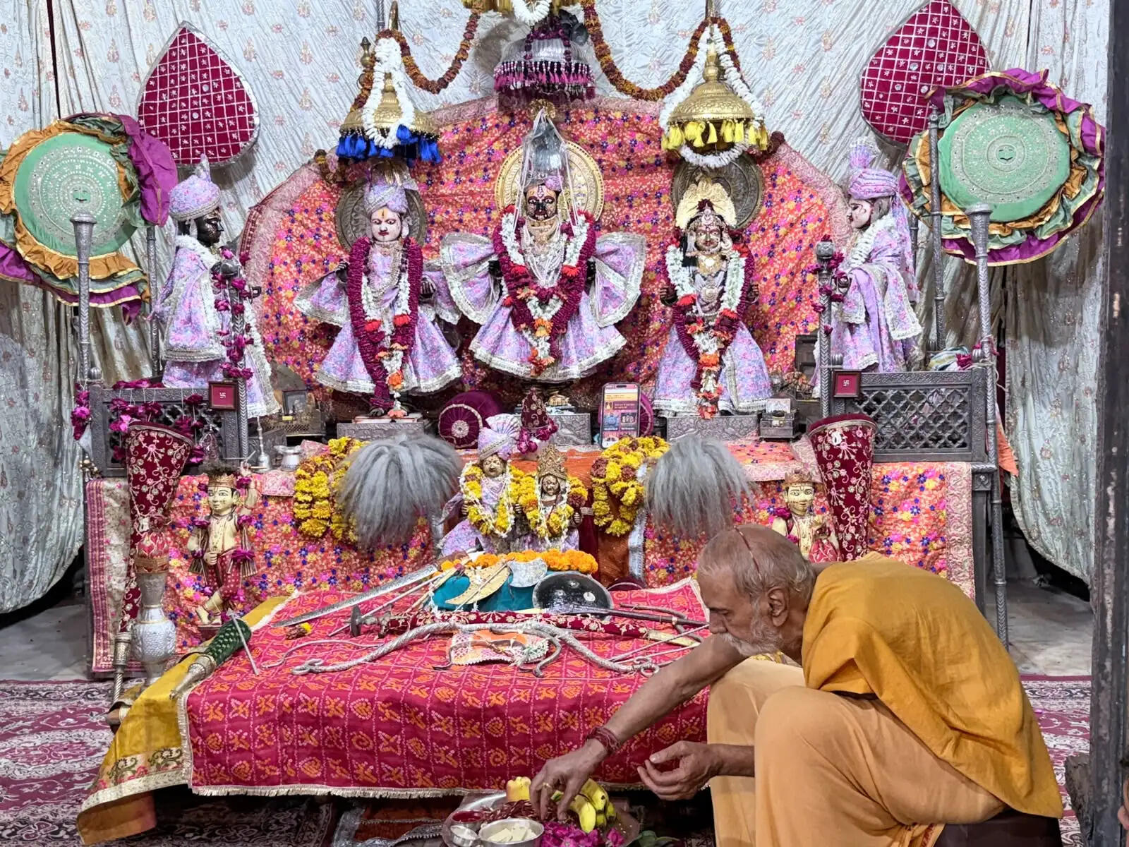 चांदपोल के रामचंद्र जी मंदिर में मंत्रोच्चार के साथ हुआ शस्त्र पूजन