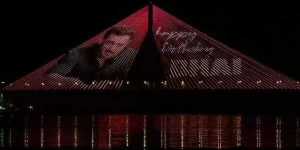 सलमान खान के जन्मदिन पर मुंबई सी लिंक बना स्पेशल ट्रिब्यूट, जगमगाईं लाइट्स