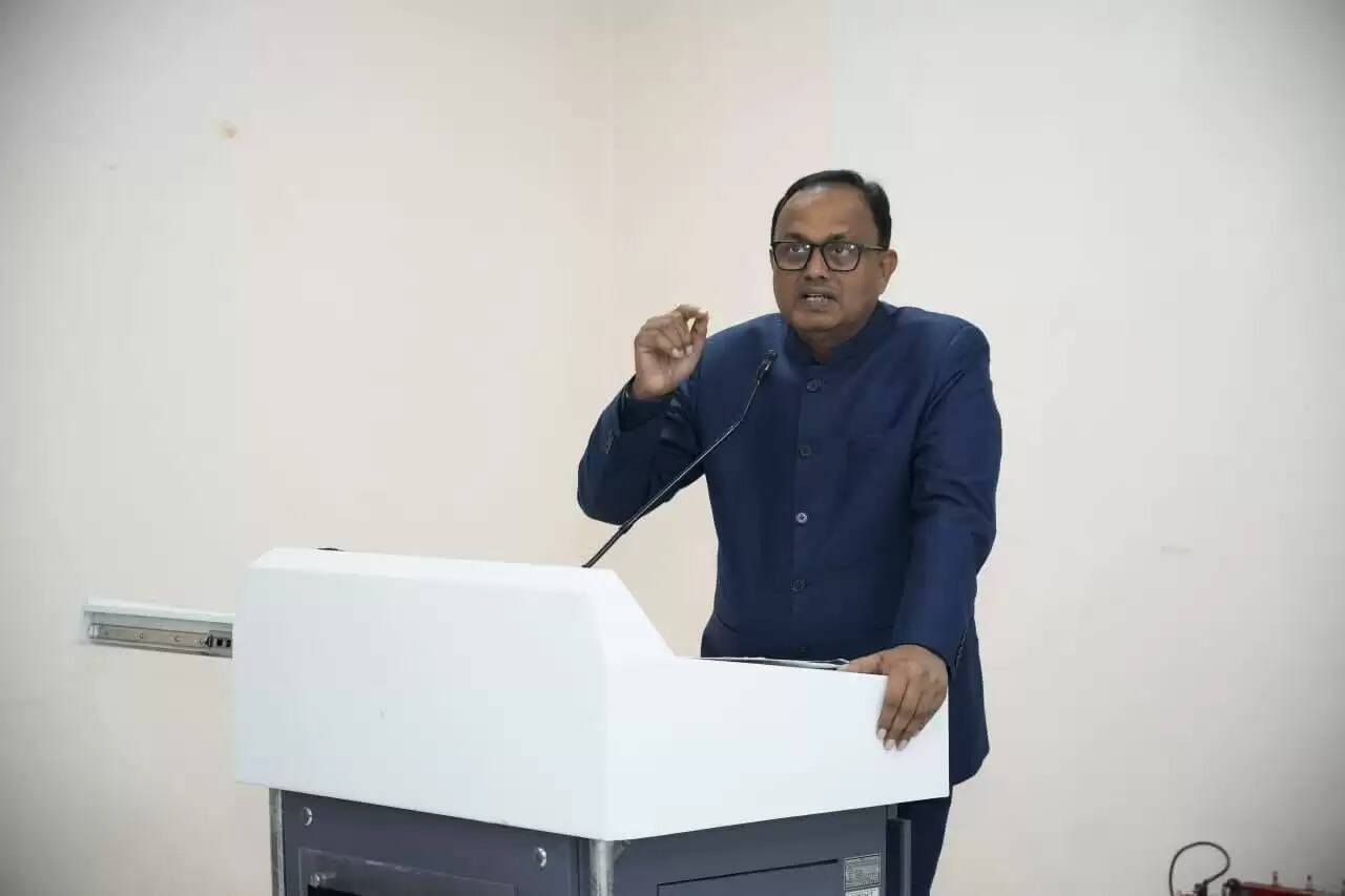 छात्रों को सेमेस्टर ब्रेक के दौरान दी जाएगी ड्रोन की ट्रेनिंग: कुलपति