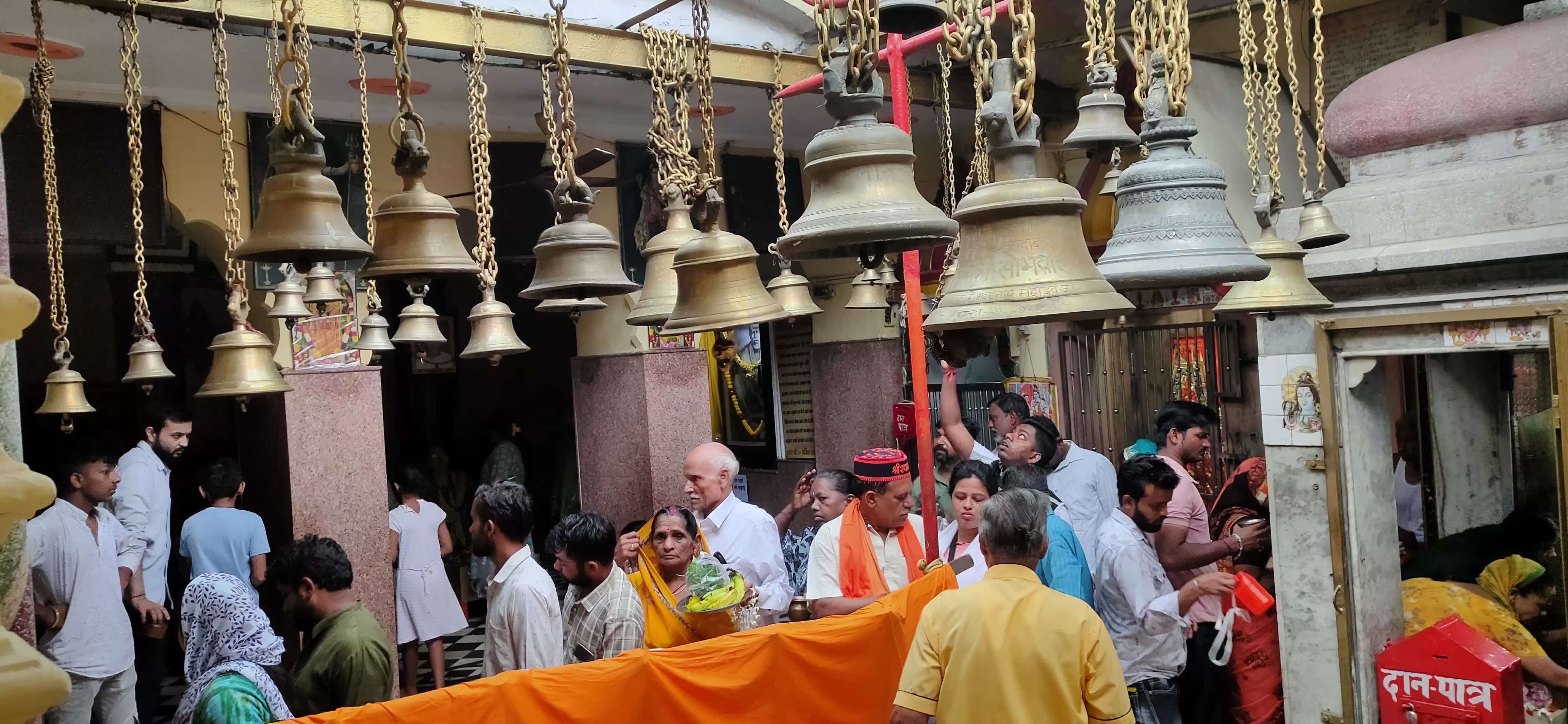 श्रावण मास के चतुर्थ सोमवार पर दो लाख से अधिक कांवड़ियों ने जलाभिषेक किया