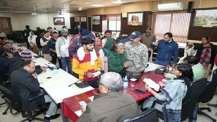 ग्वालियरः कलेक्टर ने सुनी 134 लोगों की समस्याएं, दिए निराकरण के निर्देश