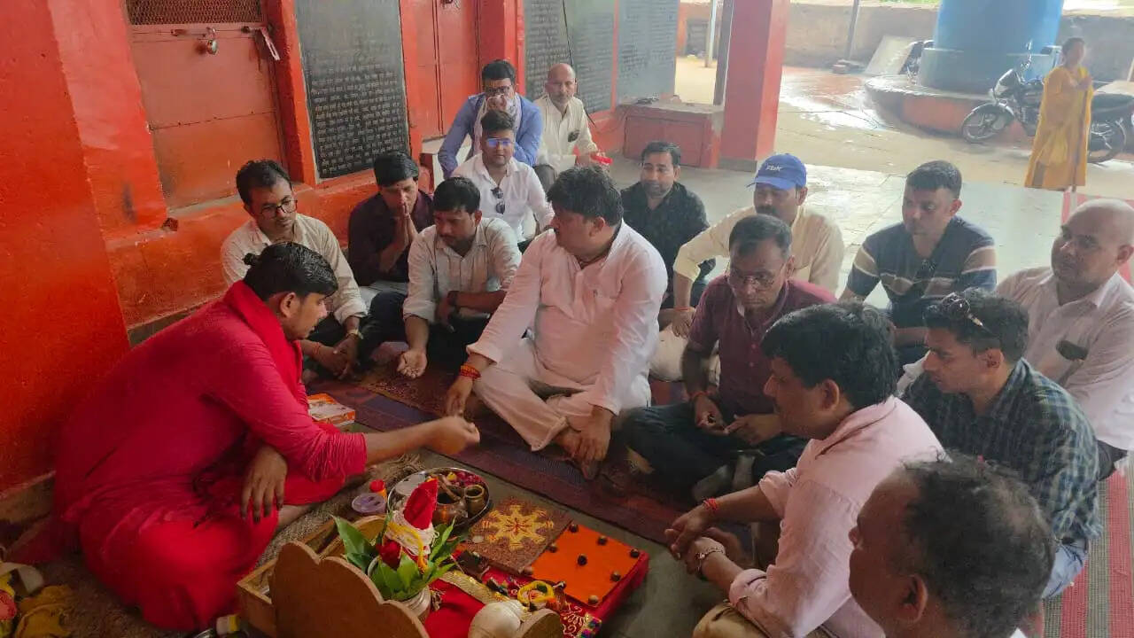 भगवान श्री कामतानाथ कसरकार दरबार में गूंजी टीबी कर्मचारियों की प्रार्थना