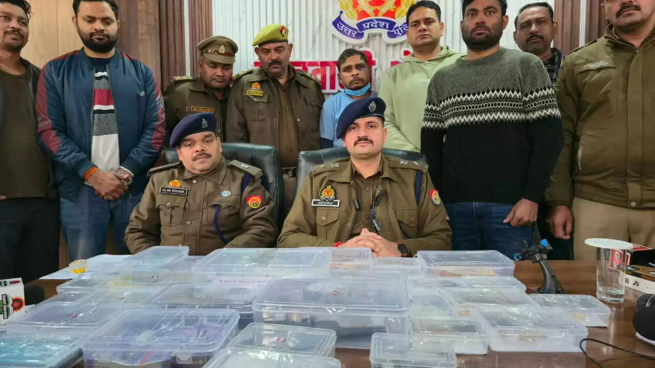 औरैया में लूट कांड का पुलिस ने किया खुलासा, मुठभेड़ के बाद दो बदमाश गिरफ्तार