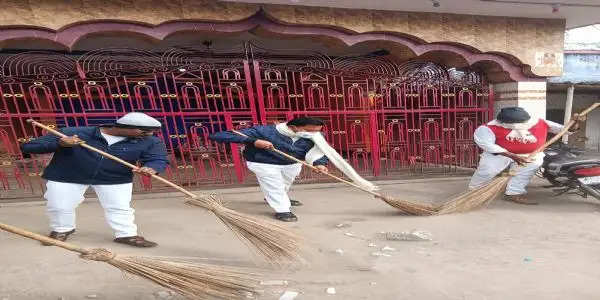 श्रमदान कर स्वच्छता का कार्य किया गया