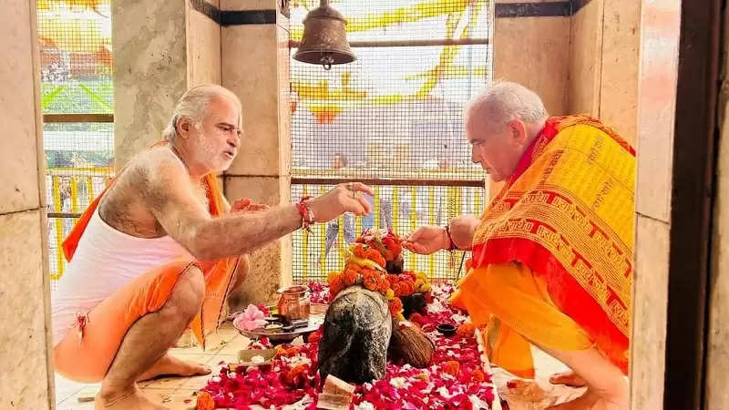 मप्रः छिमछिमा हनुमान मंदिर पैदल यात्रा कर दर्शन के लिए पहुंचे मंत्री रावत, मेले में की जल-सेवा