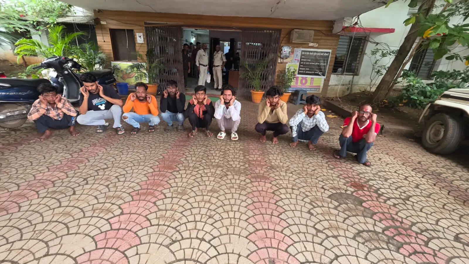 आजादी के जश्न से पहले पुलिस का एक्शन, 108 बदमाशों पर पैनी नजर