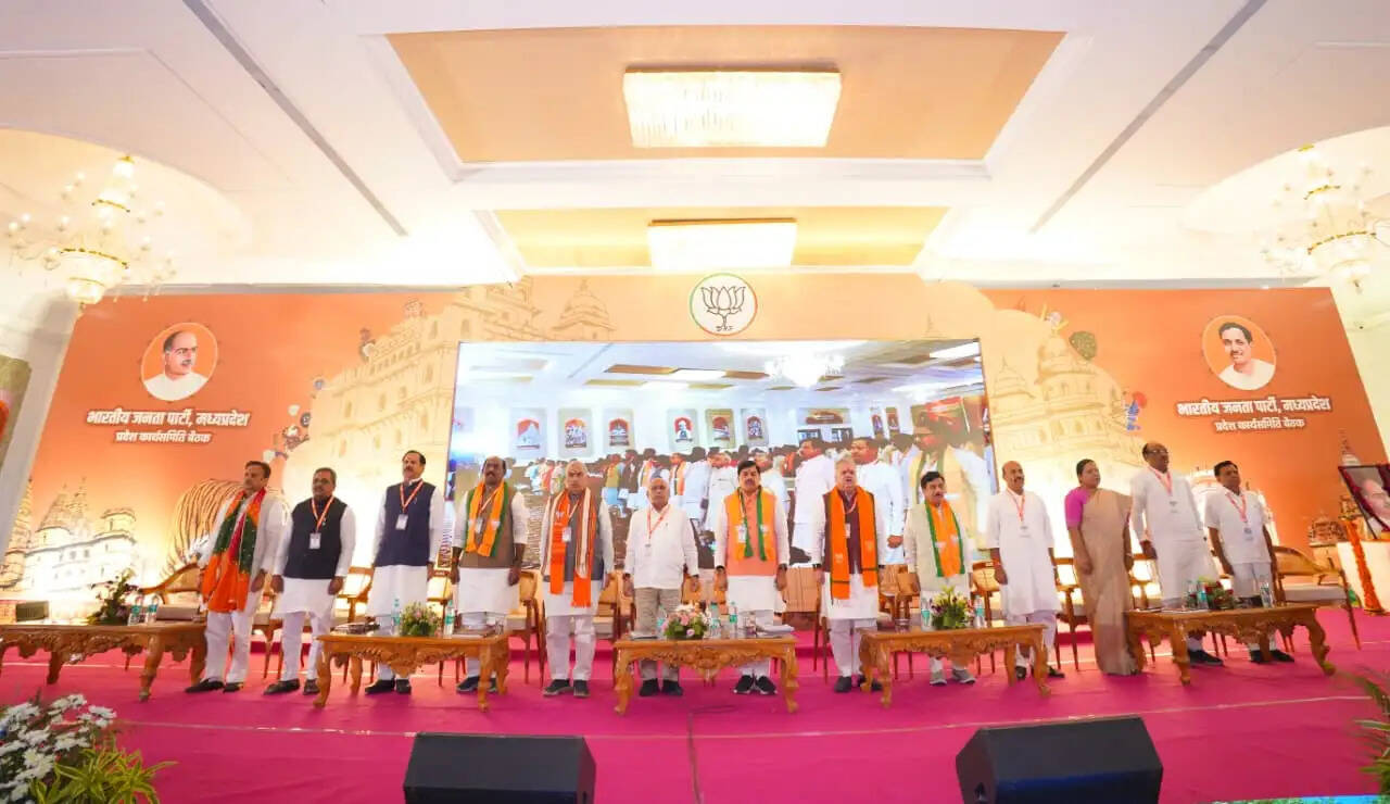 25 साल की सेवा-सुशासन यात्रा को विकसित भारत के संकल्प से जोड़कर आगे बढ़ें : शिवप्रकाश