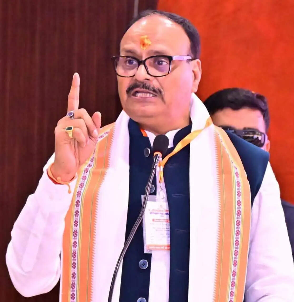 मुरादाबाद में टेक आफ से ठीक पहले उपमुख्यमंत्री बृजेश पाठक के विमान के इंजन में आई गड़बड़ी, सड़क मार्ग से लखनऊ के लिए हुए रवाना