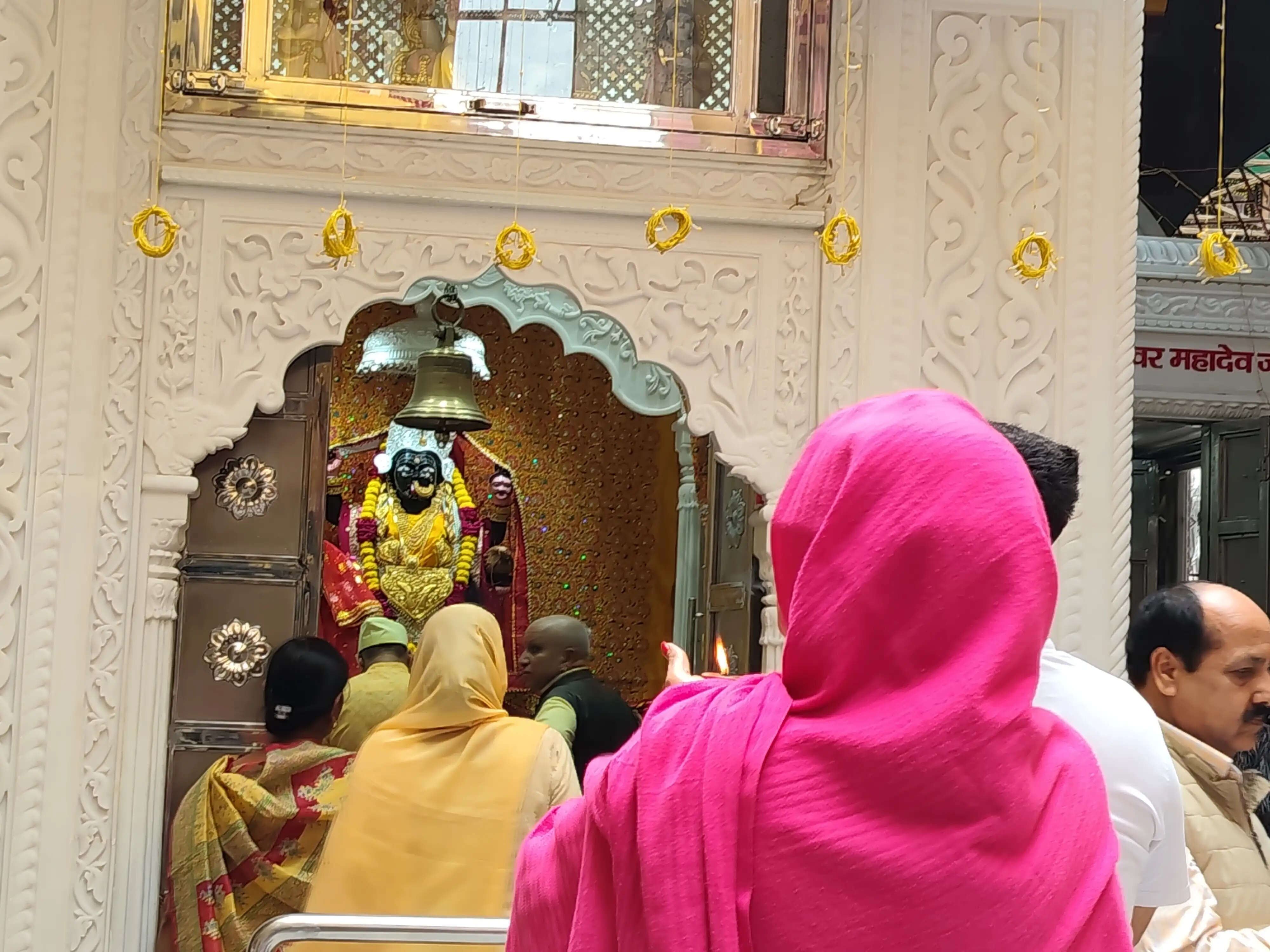 चैत्र नवरात्र शुरू, श्रद्धा और उल्लास के साथ मंदिरों में उमड़ी भीड़