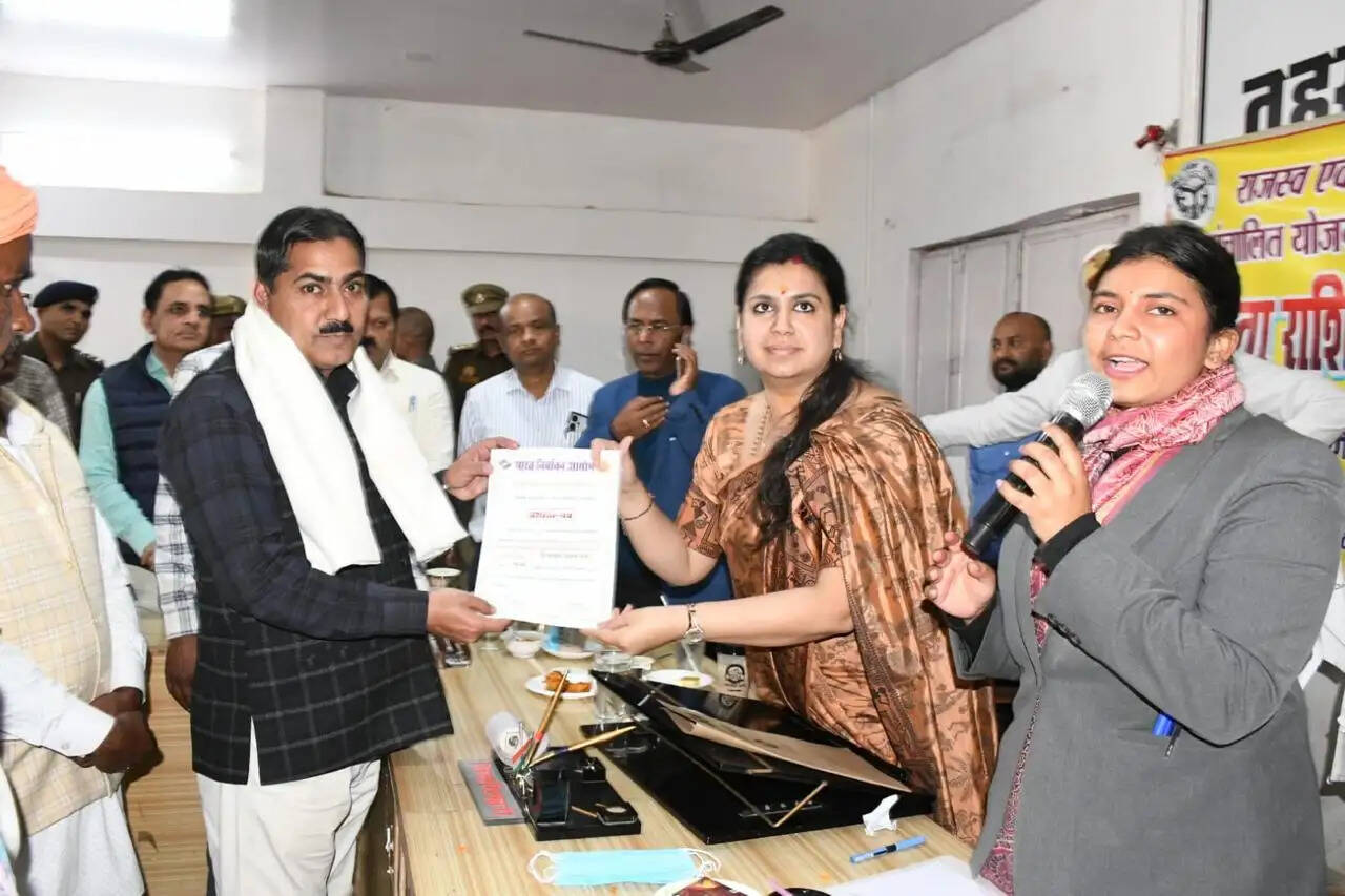 जनसमस्याओं के त्वरित समाधान के लिए प्रशासन पूरी तरह प्रतिबद्ध है : जिलाधिकारी दिव्या मितल