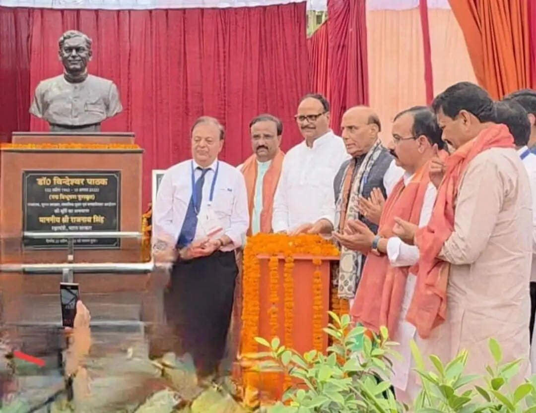 डा. ​बिंदेश्वर पाठक ने महात्मा गांधी के 'स्वच्छता ही सेवा के विचार को मूर्त रूप दिया: राजनाथ सिंह