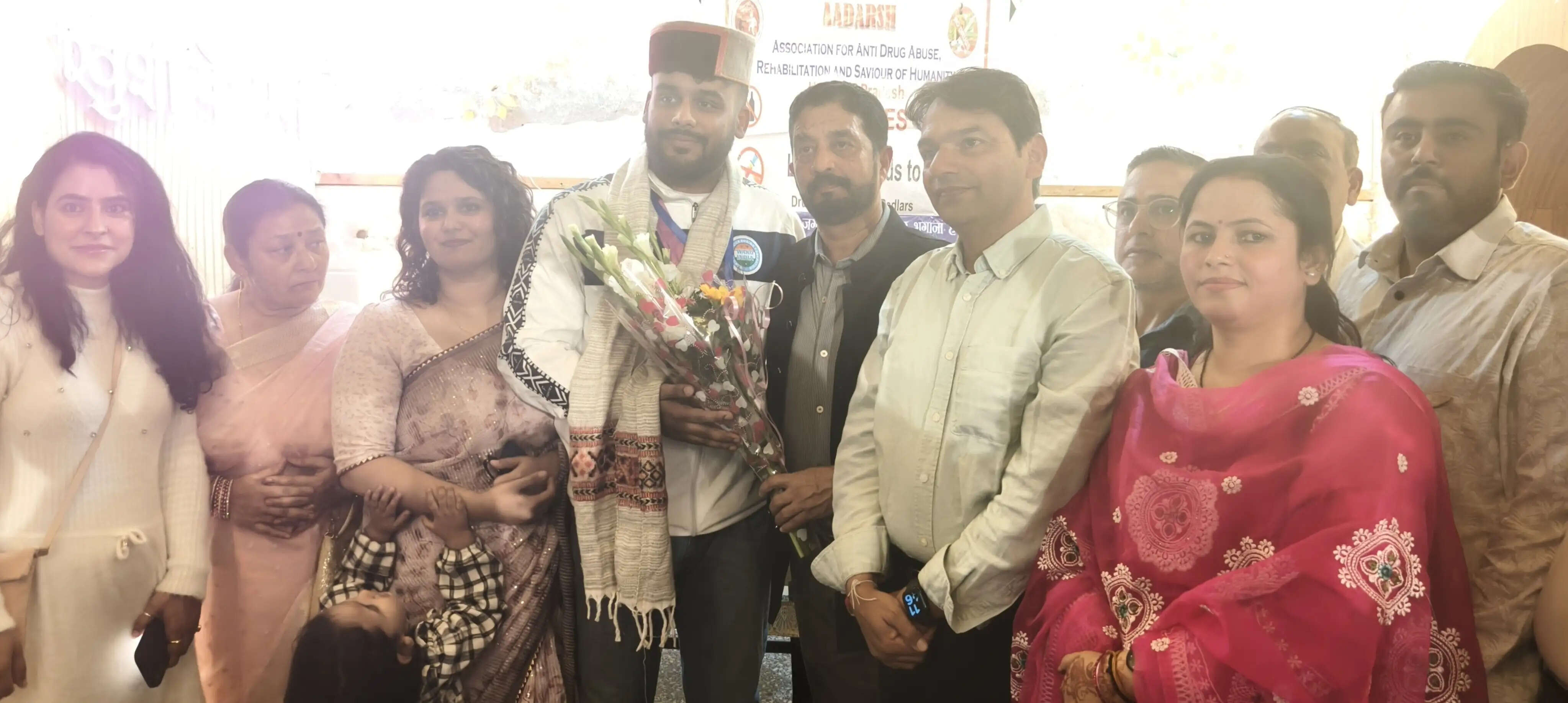 विश्व कप किक बॉक्सिंग में दो कांस्य पदक जीतने वाले यदविंदर सिंह चौहान को आदर्श सिरमौर ने किया सम्मानित