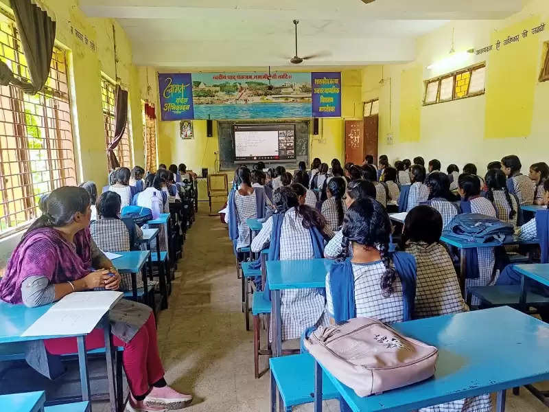 मप्र के सरकारी स्कूल बने प्रभावकारी, खरगोन जिले में ई-कक्षाओं में पढ़ रहे जनजातीय बच्चे