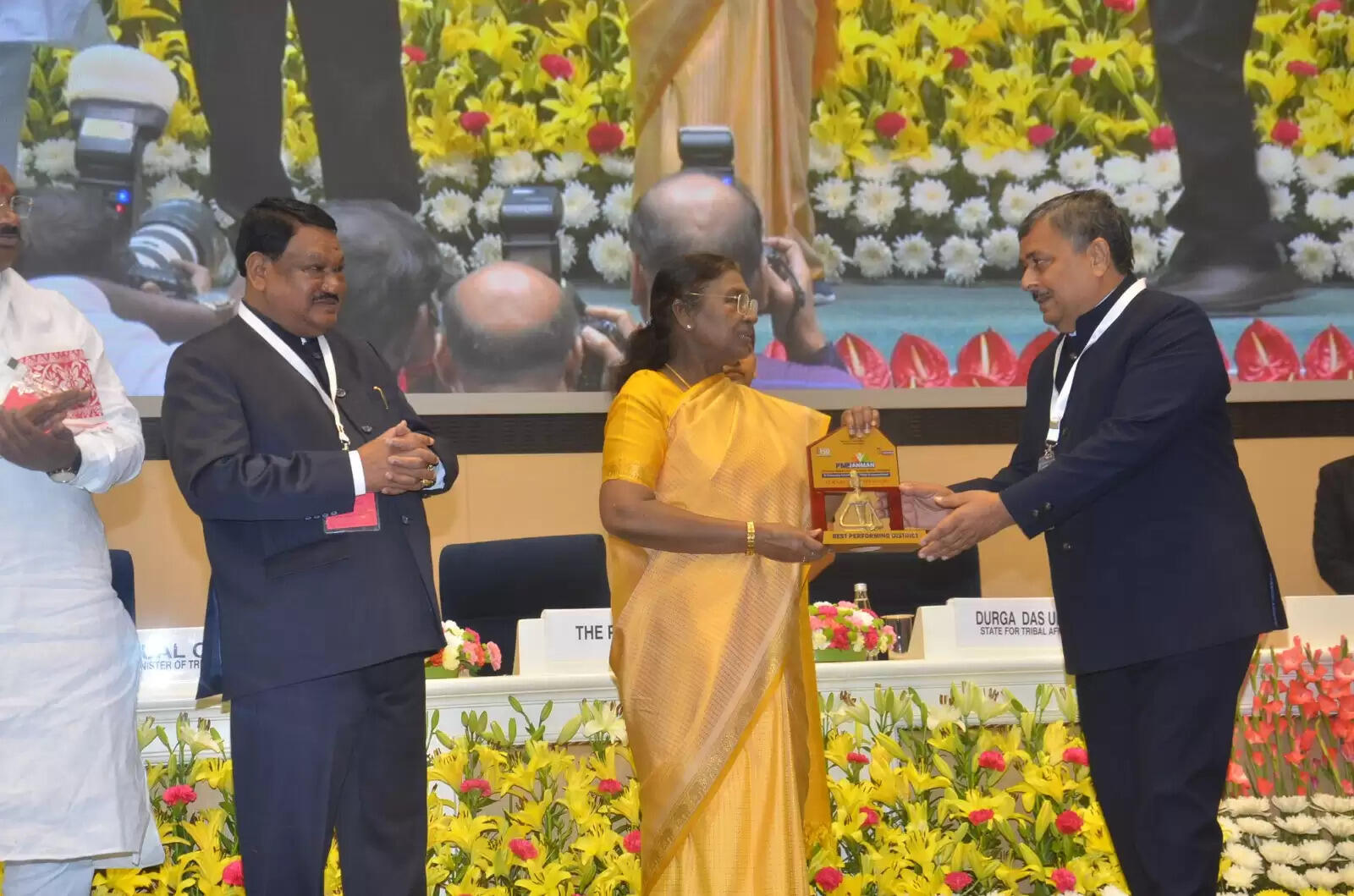 आदि कर्मयोगी अभियान के उत्कृष्ट क्रियान्वयन में राष्ट्रपति द्रौपदी मुर्मु ने मध्यप्रदेश को किया सम्मानित