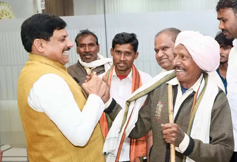 मप्रः मुख्यमंत्री से मिले अनेक प्रतिनिधि मंडल, ग्रामीण कृष्ण पटेल पहली बार आए भोपाल
