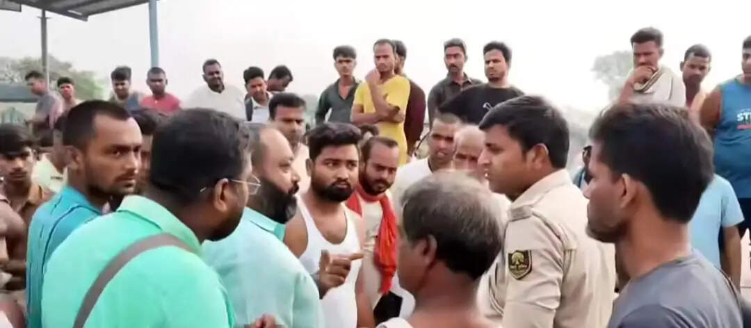सड़क हादसा में आवास सहायक की मौत