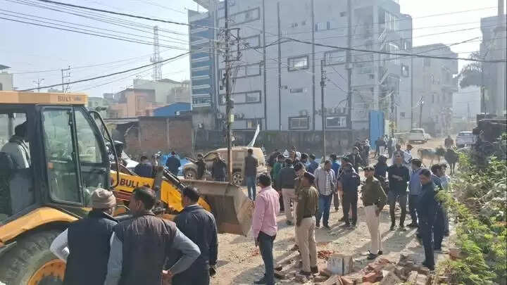 ग्वालियरः गोसपुरा स्थित बेशकीमती सरकारी जमीन से हटाए अतिक्रमण