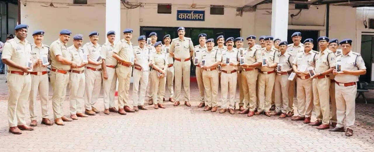 ई-साक्ष्य जुटाने के लिए रायपुर के 308 विवेचकों को मिले मोबाइल