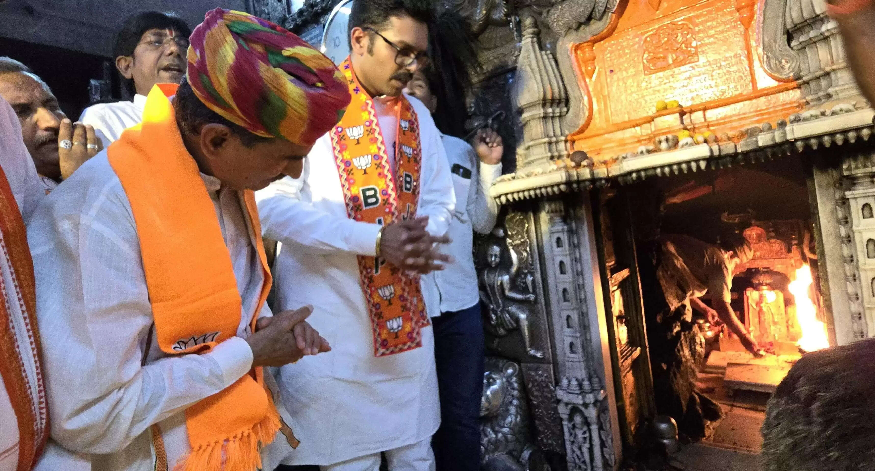 भाजपा प्रदेश अध्यक्ष मदन राठौड़ ने करणी माता के दरबार में टेका माथा