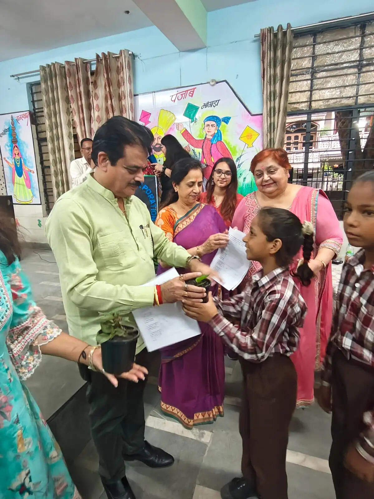 दिल्ली नगर निगम के विद्यालयों में विद्यार्थियों के लिए पौधरोपण पहल का शुभारंभ