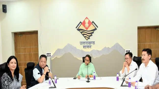 राशन कार्ड की आय सीमा में होगा संशोधन, विक्रेताओं का बकाया भुगतान एक सप्ताह में: रेखा आर्या