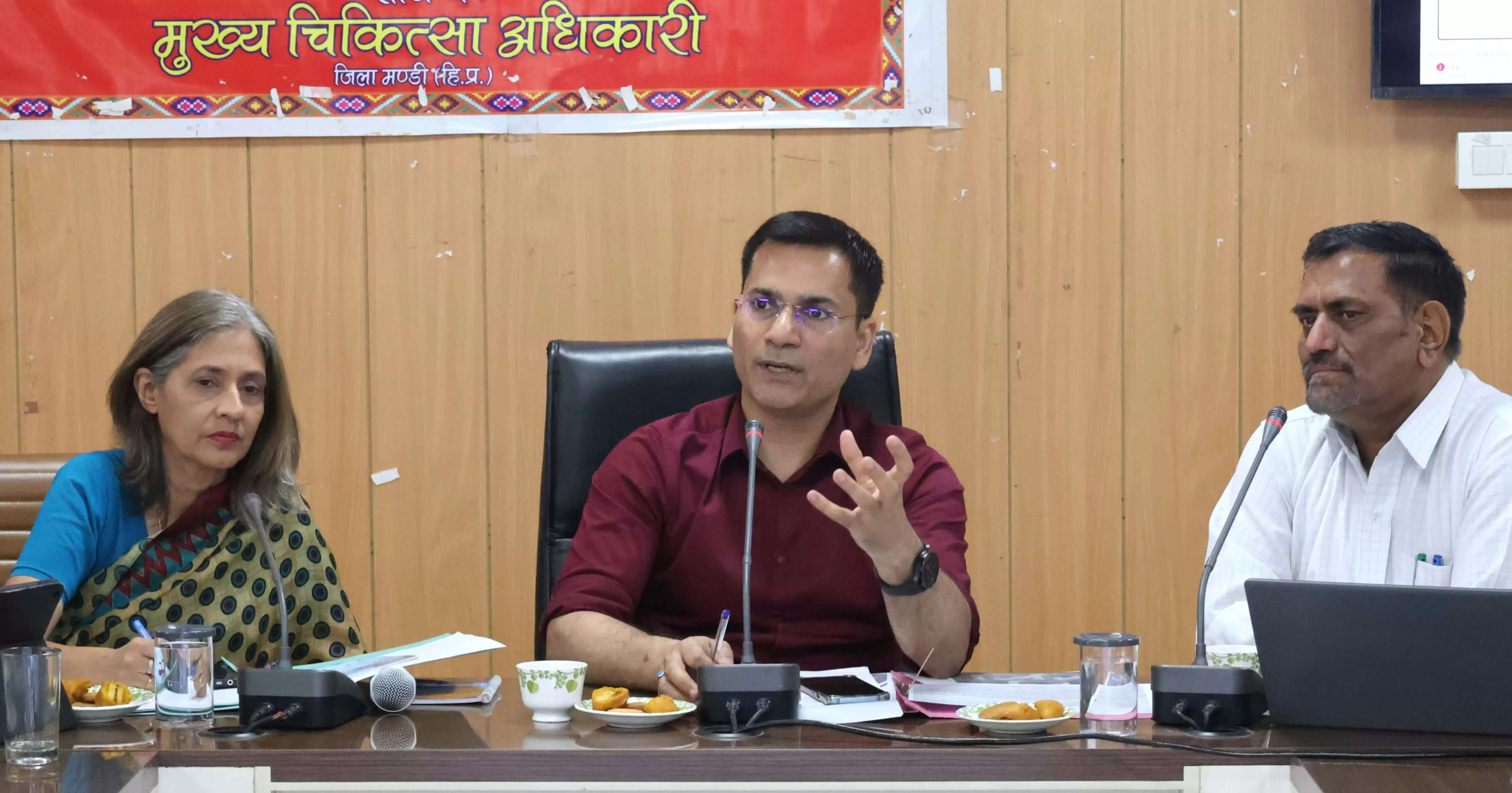 कोटपा अधिनियम 2003 के प्रभावी क्रियान्वयन हेतु मंडी में जिला टास्क फोर्स की समीक्षा बैठक आयोजित