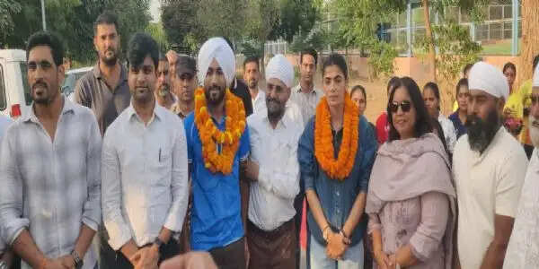 सिरसा: एशियन गेम्स पदक विजेता पद्मश्री सविता पूनिया व राजिंदर सिंह का अभिनंदन