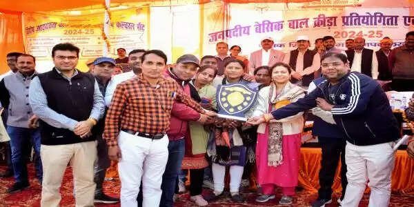 पलिया बना चैंपियन, लखीमपुर को उपविजेता का खिताब