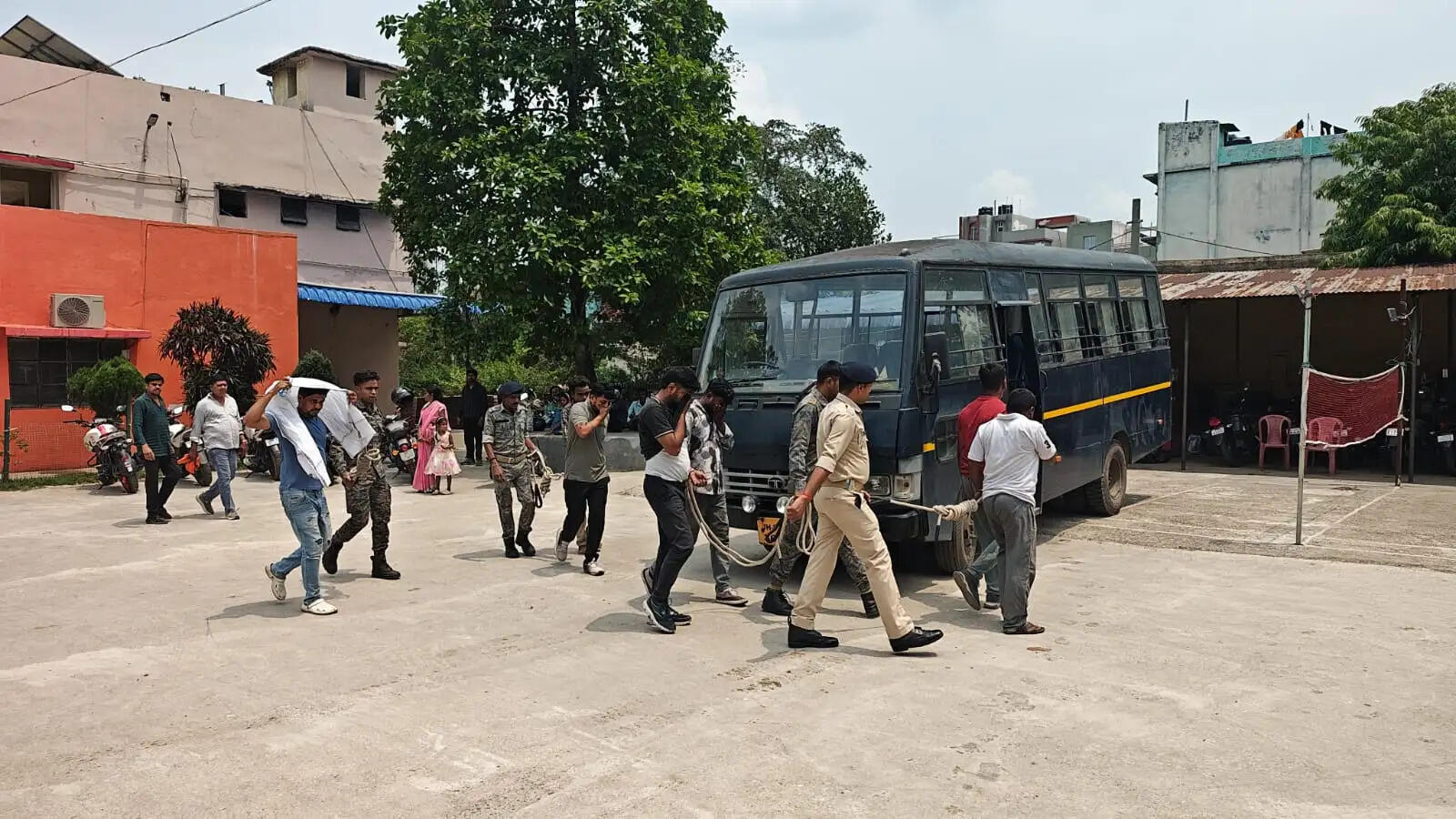 रामगढ़ के बुध बाजार में देह व्यापार का भंडाफोड़, 12 लोग गिरफ्तार, भेजा गया जेल
