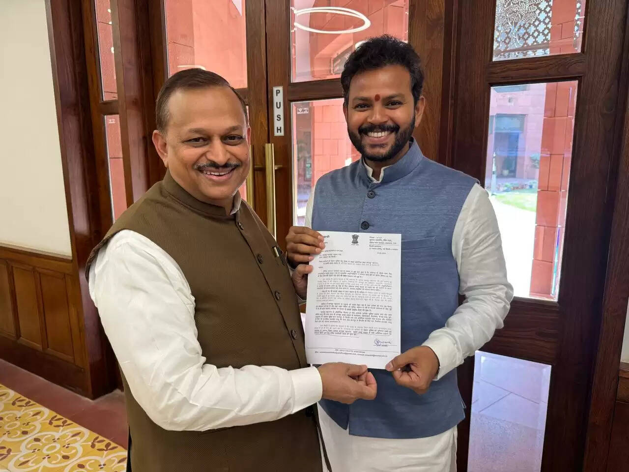 कानपुर हवाई अड्डे को मिले रात की लैंडिंग की सुविधा : सांसद