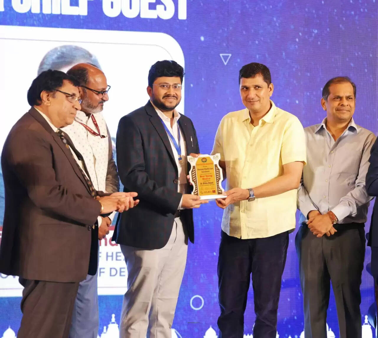 एमपीएस के छात्र रहे डॉ विभु आनंद विश्वास बेस्ट यंग मेडिको सम्मान से हुए सम्मानित