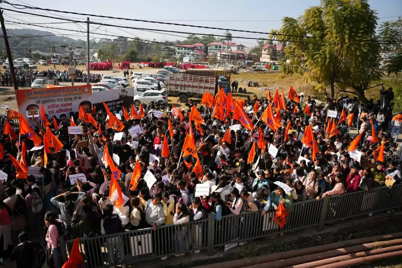 विधानसभा घेराव को जा रहे एवीबीपी कार्यकर्ताओं पर पुलिस का लाठीचार्ज, करीब एक दर्जन घायल