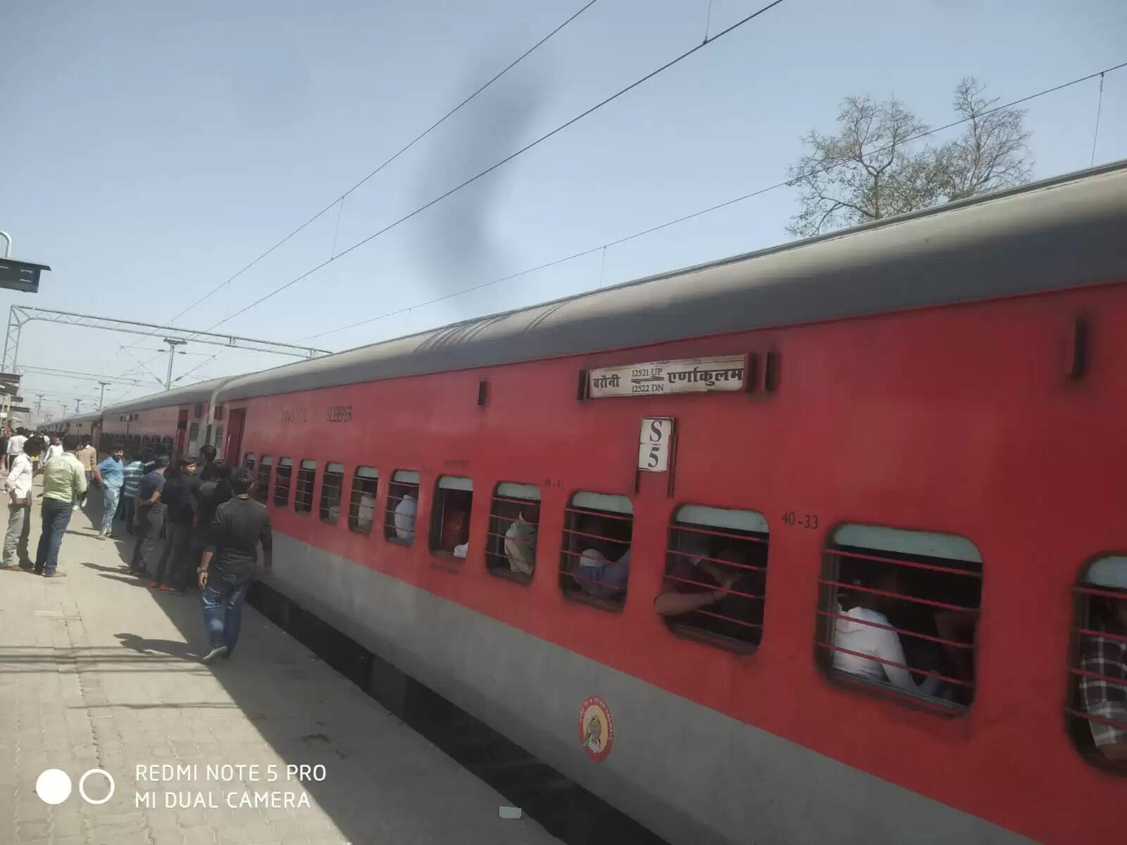 रांची एक्सप्रेस का रूट डायवर्ट हुआ तो यात्रियों ने जमकर हंगामा किया