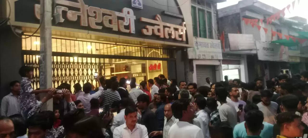 बाइक सवार बदमाशों ने ज्वैलरी शॉप से लूटा था 600 ग्राम सोना