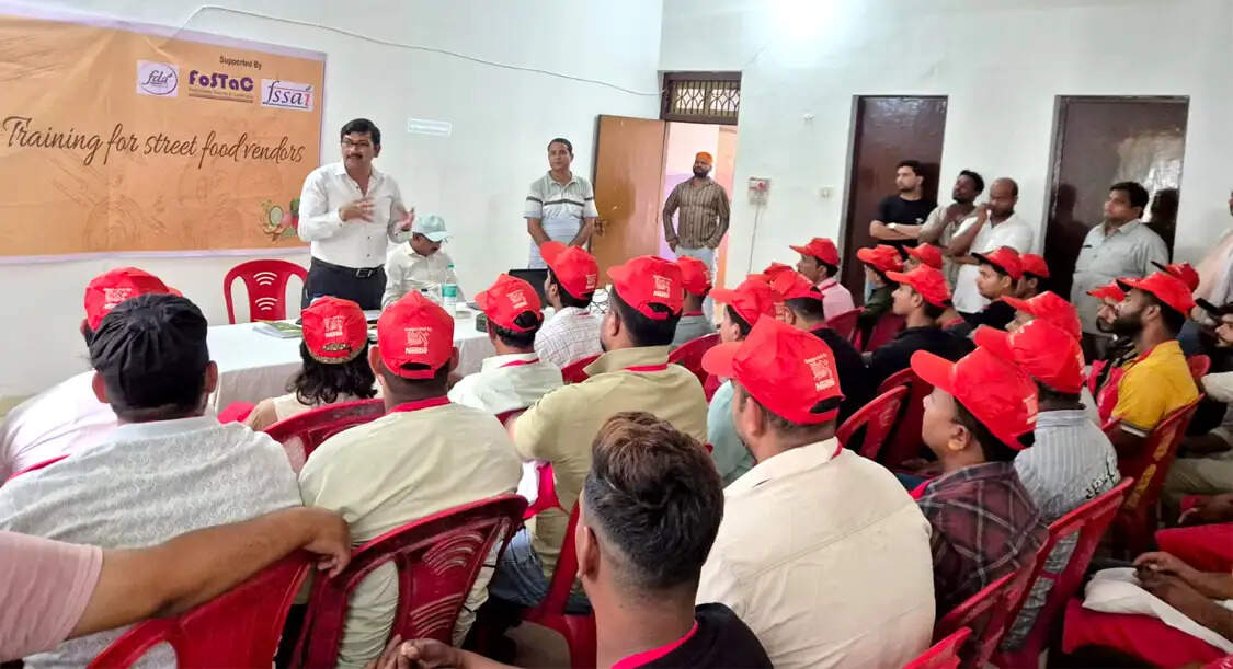 स्ट्रीट फूड वेंडर्स को मिलेगा एफओएसटीएसी प्रशिक्षण