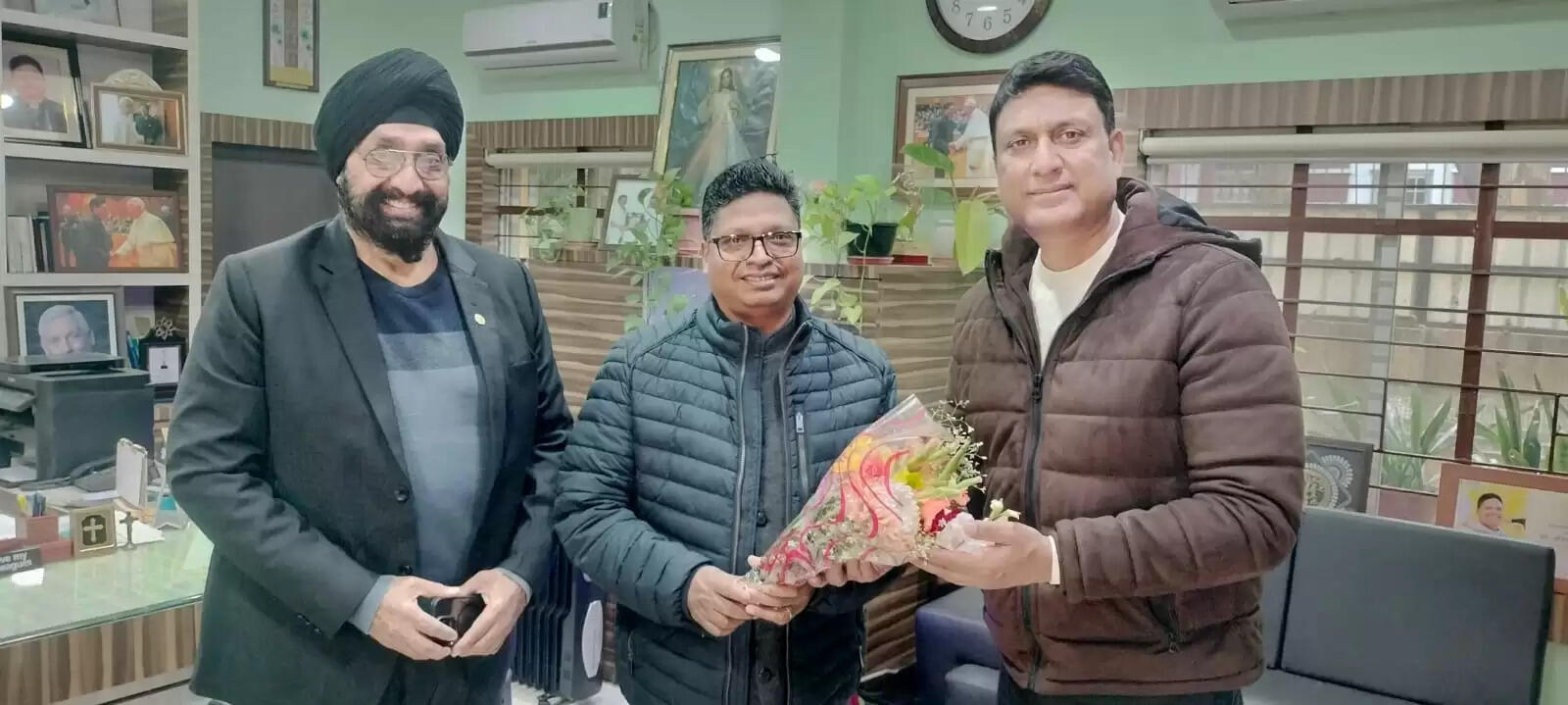 जेएससीए अध्यक्ष ने की आर्चबिशप विंसेंट आइंद और फादर अजीत से मुलाकात