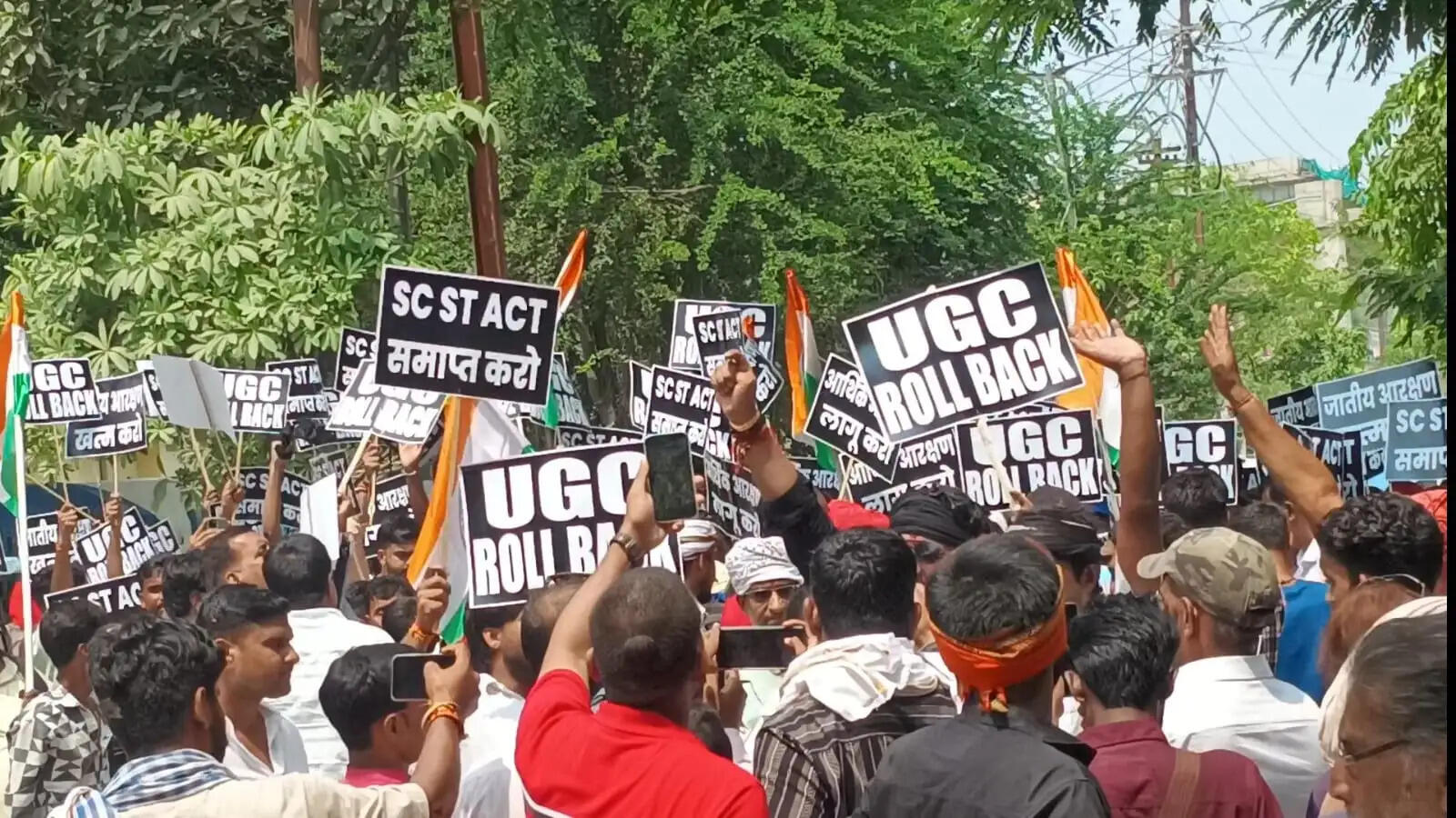 यूजीसी के नए नियम के खिलाफ सड़कों पर उतरा सवर्ण समाज, छपरा में किया प्रदर्शन
