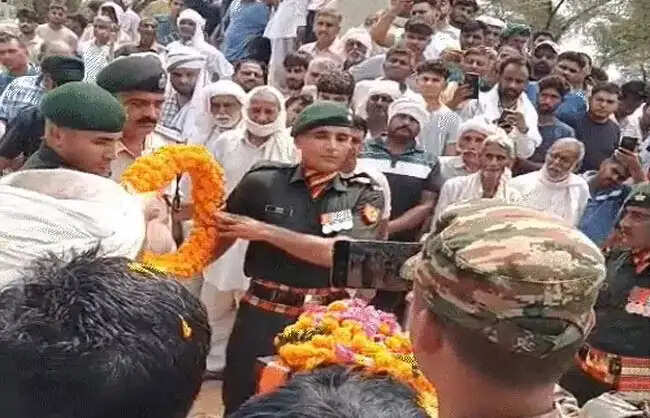 नारनाैल के अग्निवीर शंकर सिंह को सैन्य सम्मान के साथ अंतिम विदाई