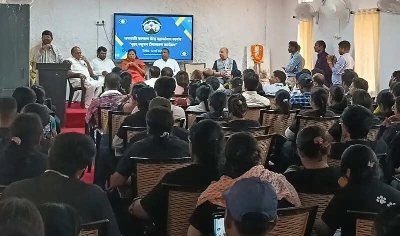 डिंडोरी जिले की ग्राम पंचायत बरगांव में वृहद पशु टीकाकरण अभियान का शुभारंभ