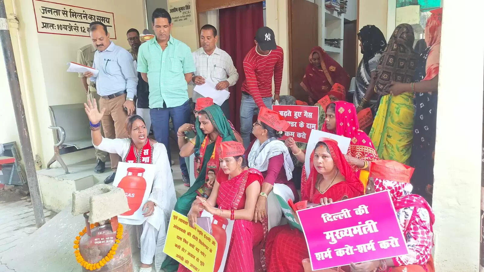 दिल्ली की मुख्यमंत्री रेखा गुप्ता अखिलेश यादव से मांगे माफी : सपा