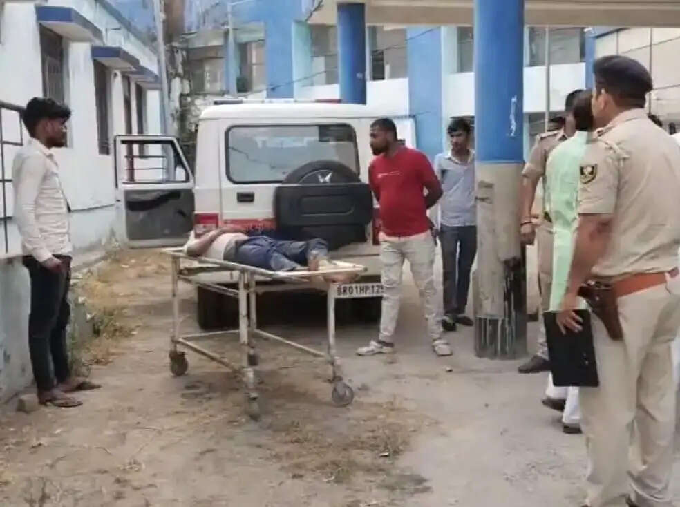 डिवाइडर से टकराई तेज रफ्तार बाइक, 15 वर्षीय किशोर की मौत, एक गंभीर
