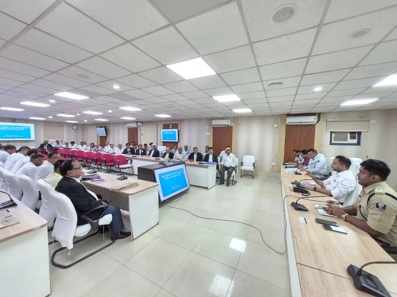 सारण में मुकदमों के त्वरित निष्पादन के लिए हुई बैठक