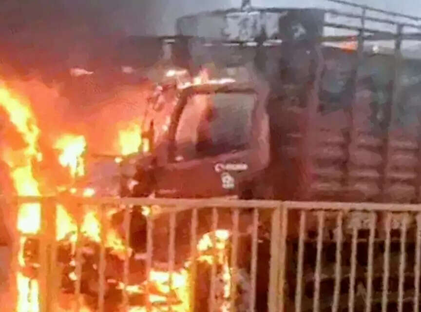 पानीपत: पेंट से भरे कैंटर में लगी आग, लाखों का नुकसान