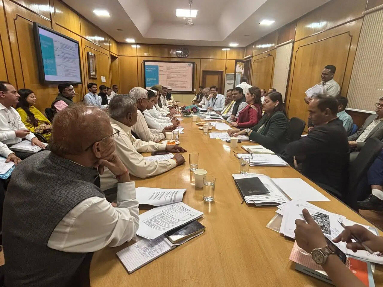 बजट घोषणाओं के क्रियान्वयन और डेयरी इंफ्रास्ट्रक्चर फंड वृद्धि पर हुई विस्तृत चर्चा