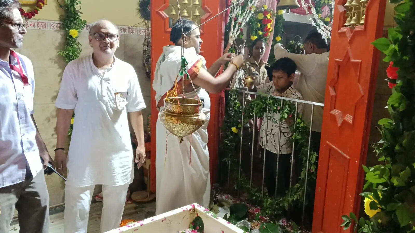 नागपंचमी पर धर्मनगरी काशी में सनातनी घरों में पूजे गए नाग देवता, शिव मंदिरों में उमड़ी भीड़